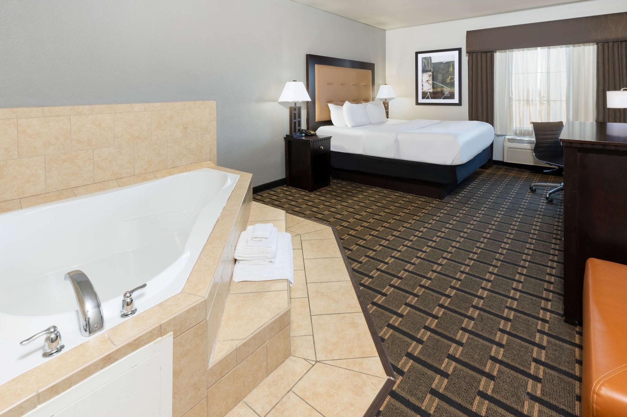 La Quinta By Wyndham Mt. Pleasant Hotel Mount Pleasant Buitenkant foto